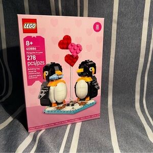 LEGO Heartwarming Penguin Set with Black, White, and Orange